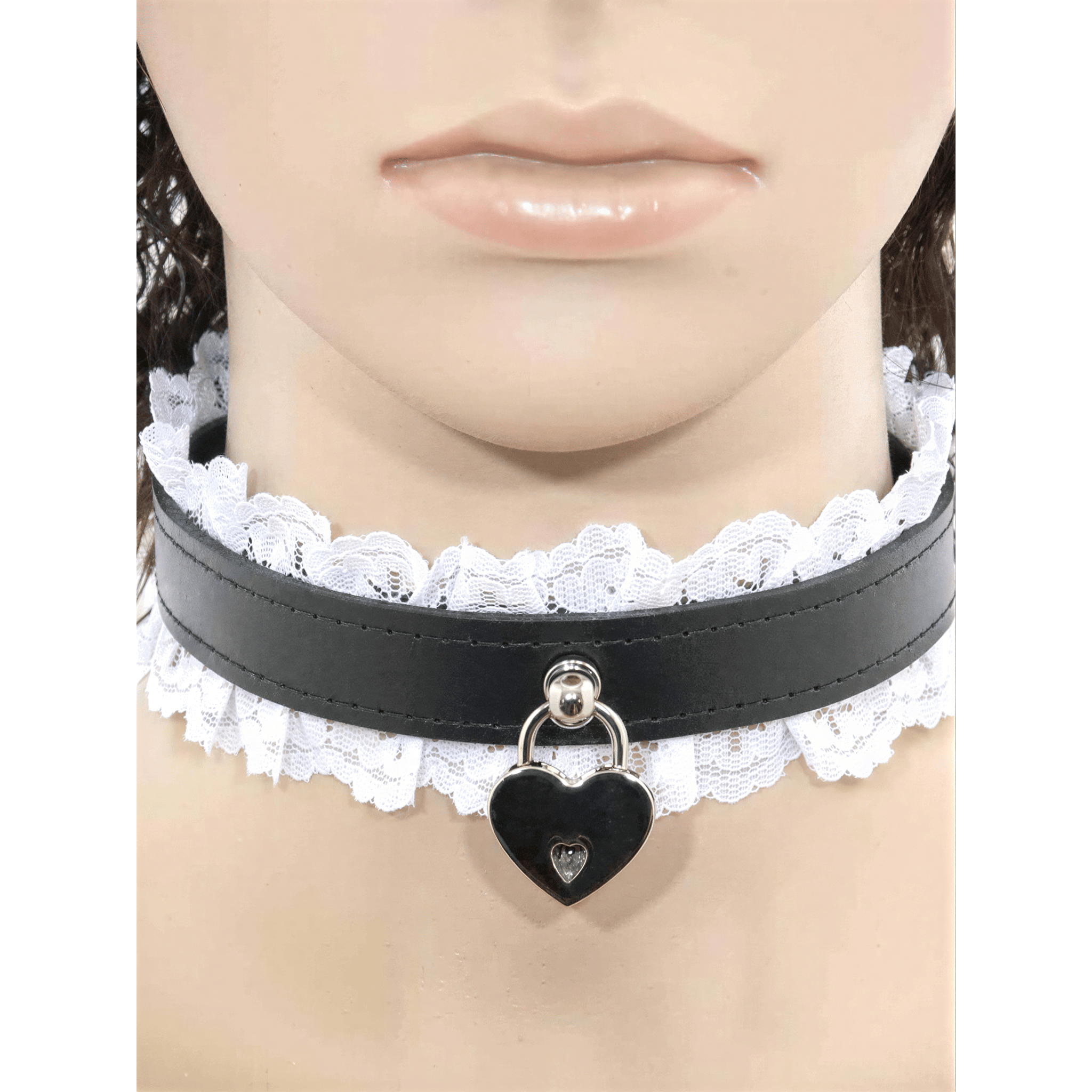 0000140425-collier-de-fantaisie-en-forme-de-coeur-et-dentelle-blanche-petit-lxb.jpg