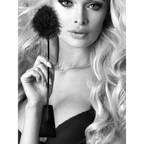 0000170354-cravache-avec-plumeau-noir-par-ouch.jpg