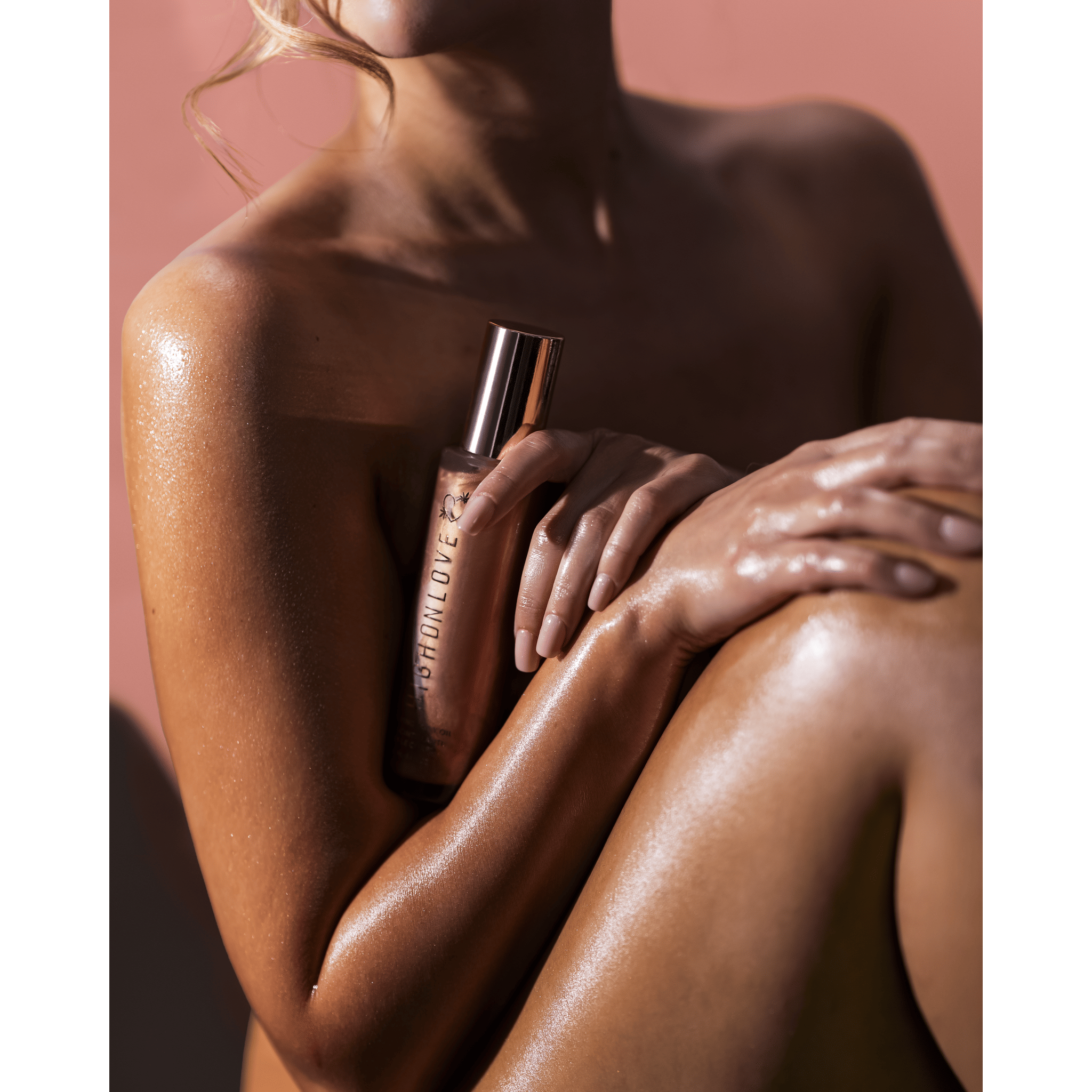 0000192896-huile-corporelle-scintillante-par-highonlove.png