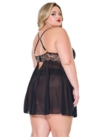 2. Boutique érotique, Ensemble nuisette babydoll et string noir et or par Coquette